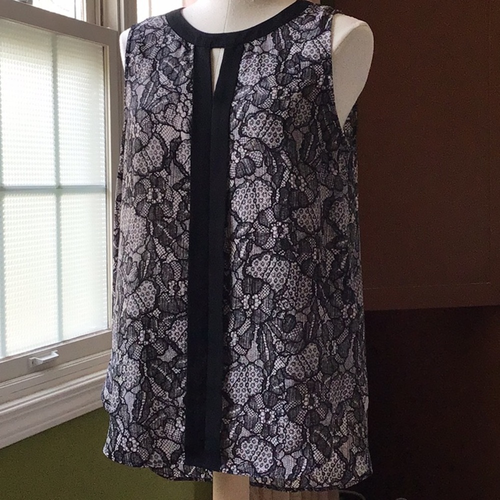 VINCE CAMUTO tunic-length lace-print blouse.